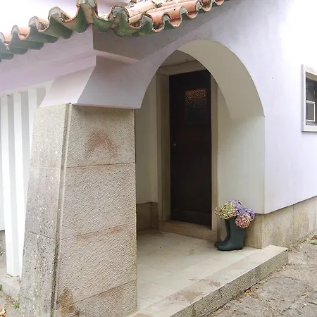 Guest house Quinta Do Castanheiro 3*
